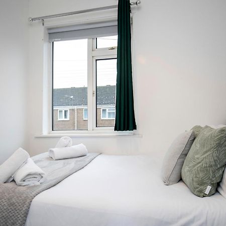 Quiet And Comfy House With 2 Bedrooms And 2 Bathrooms Super Fast Wifi And Crisp Hotel Standard White Linen Hosted By Our Home Short Stays Дарлингтън Екстериор снимка