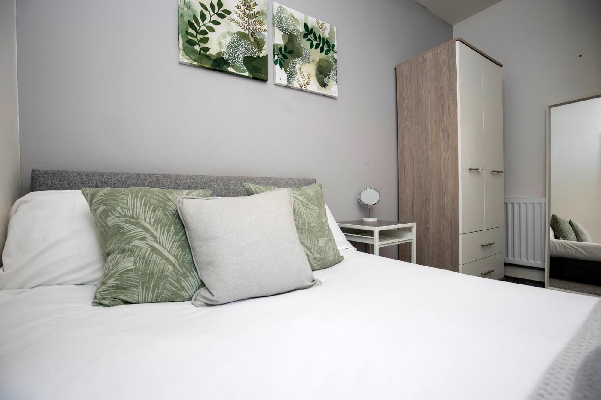 Quiet And Comfy House With 2 Bedrooms And 2 Bathrooms Super Fast Wifi And Crisp Hotel Standard White Linen Hosted By Our Home Short Stays Дарлингтън Екстериор снимка