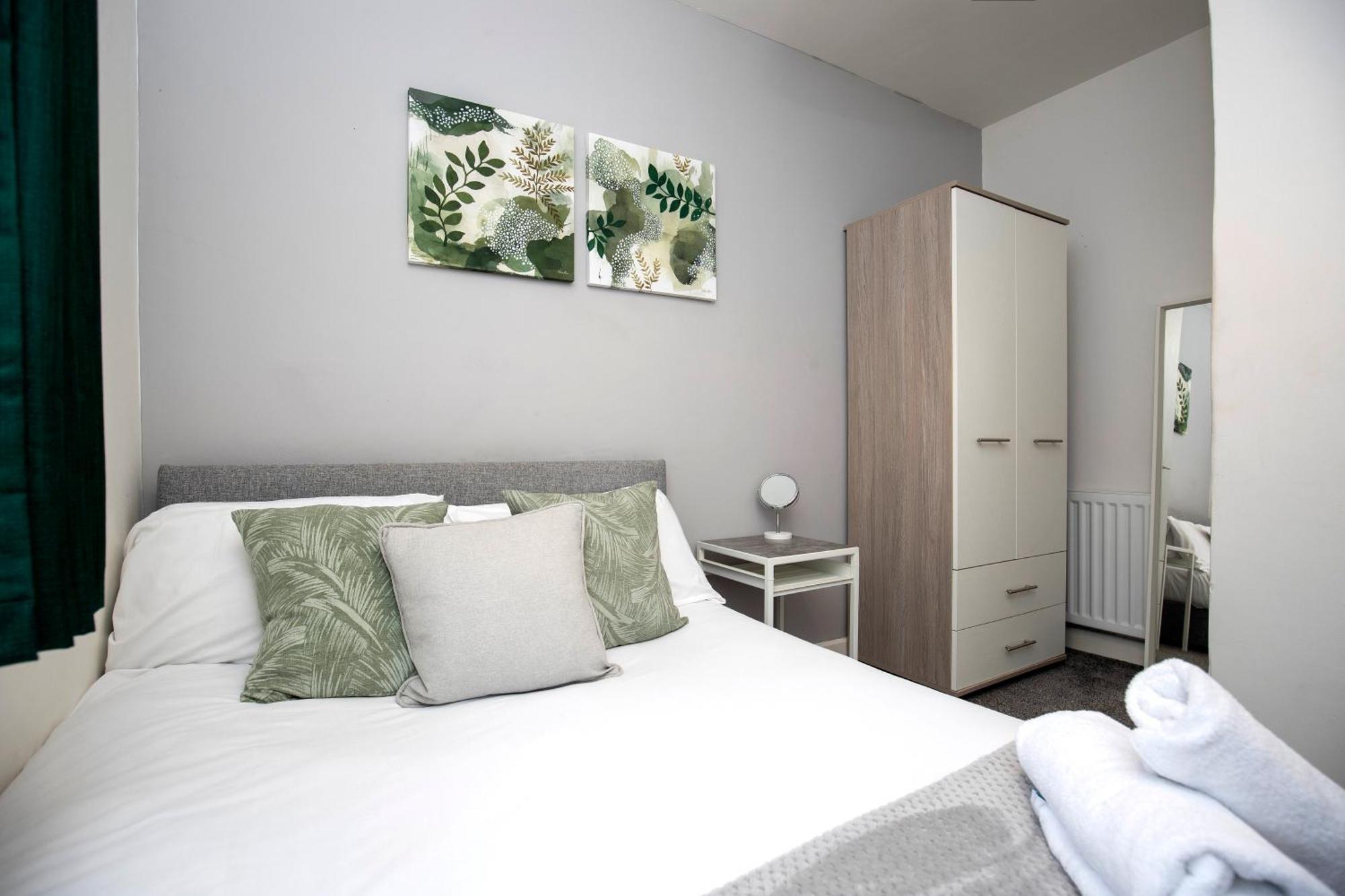 Quiet And Comfy House With 2 Bedrooms And 2 Bathrooms Super Fast Wifi And Crisp Hotel Standard White Linen Hosted By Our Home Short Stays Дарлингтън Екстериор снимка