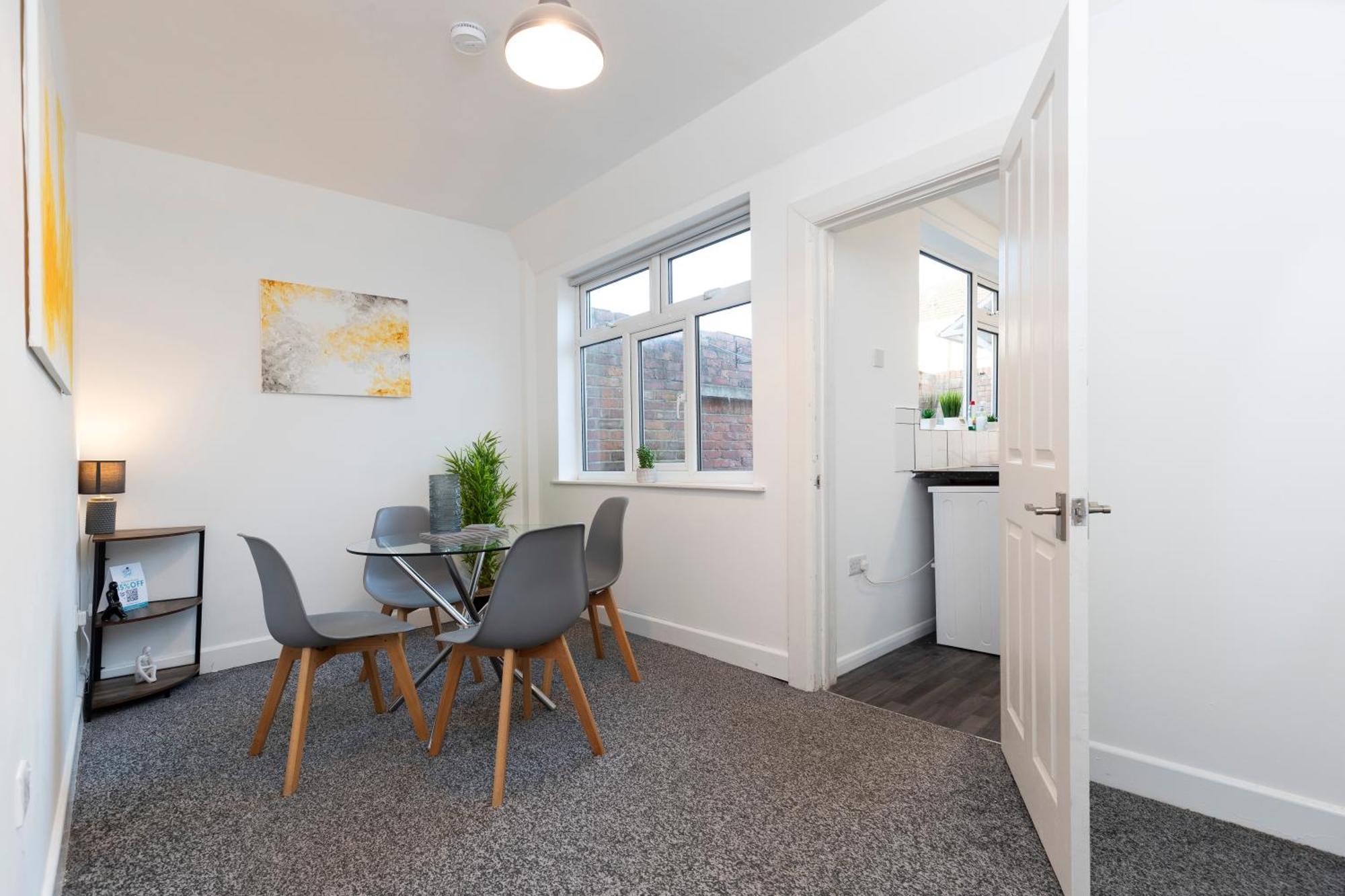 Quiet And Comfy House With 2 Bedrooms And 2 Bathrooms Super Fast Wifi And Crisp Hotel Standard White Linen Hosted By Our Home Short Stays Дарлингтън Екстериор снимка