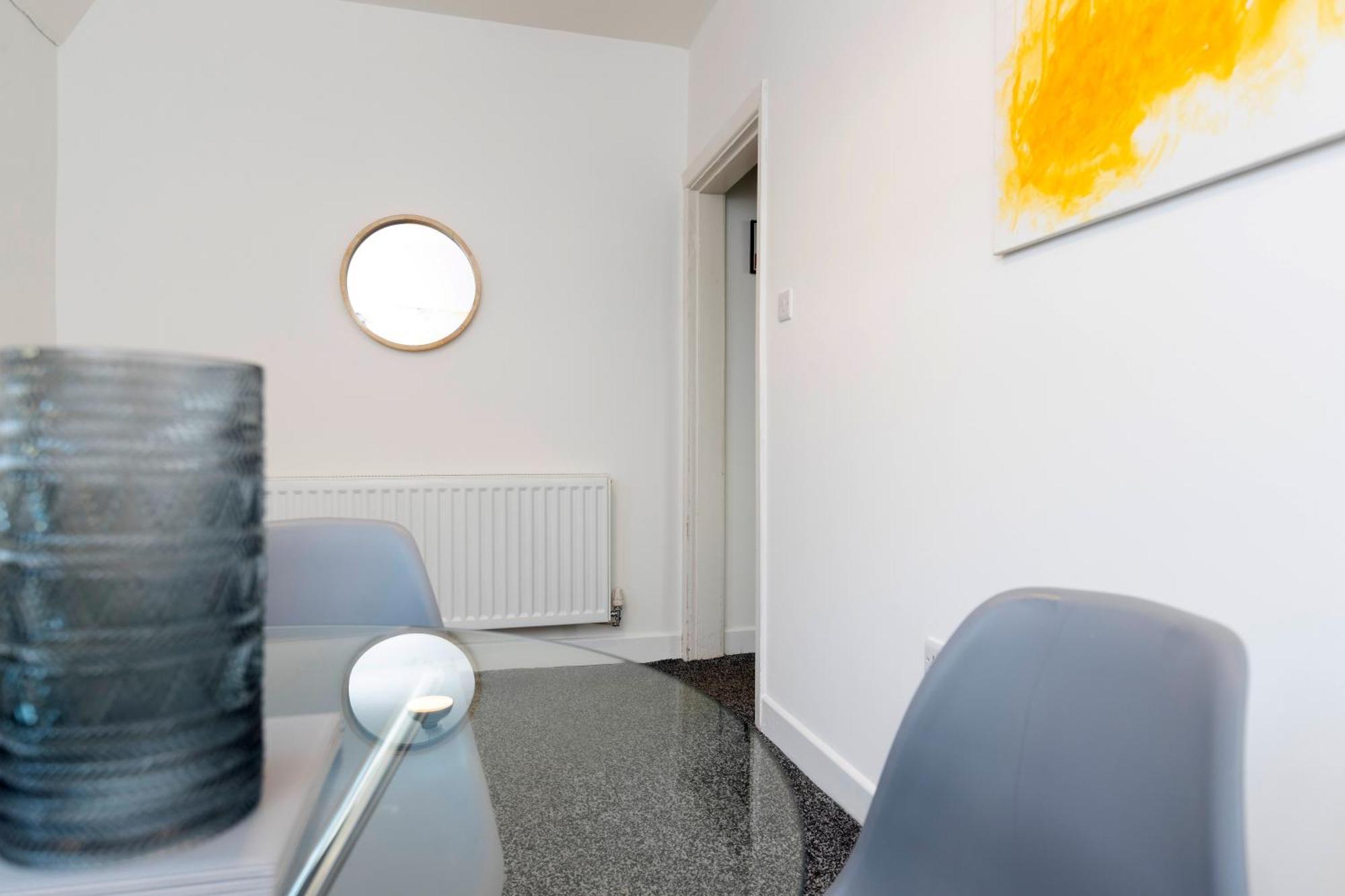 Quiet And Comfy House With 2 Bedrooms And 2 Bathrooms Super Fast Wifi And Crisp Hotel Standard White Linen Hosted By Our Home Short Stays Дарлингтън Екстериор снимка