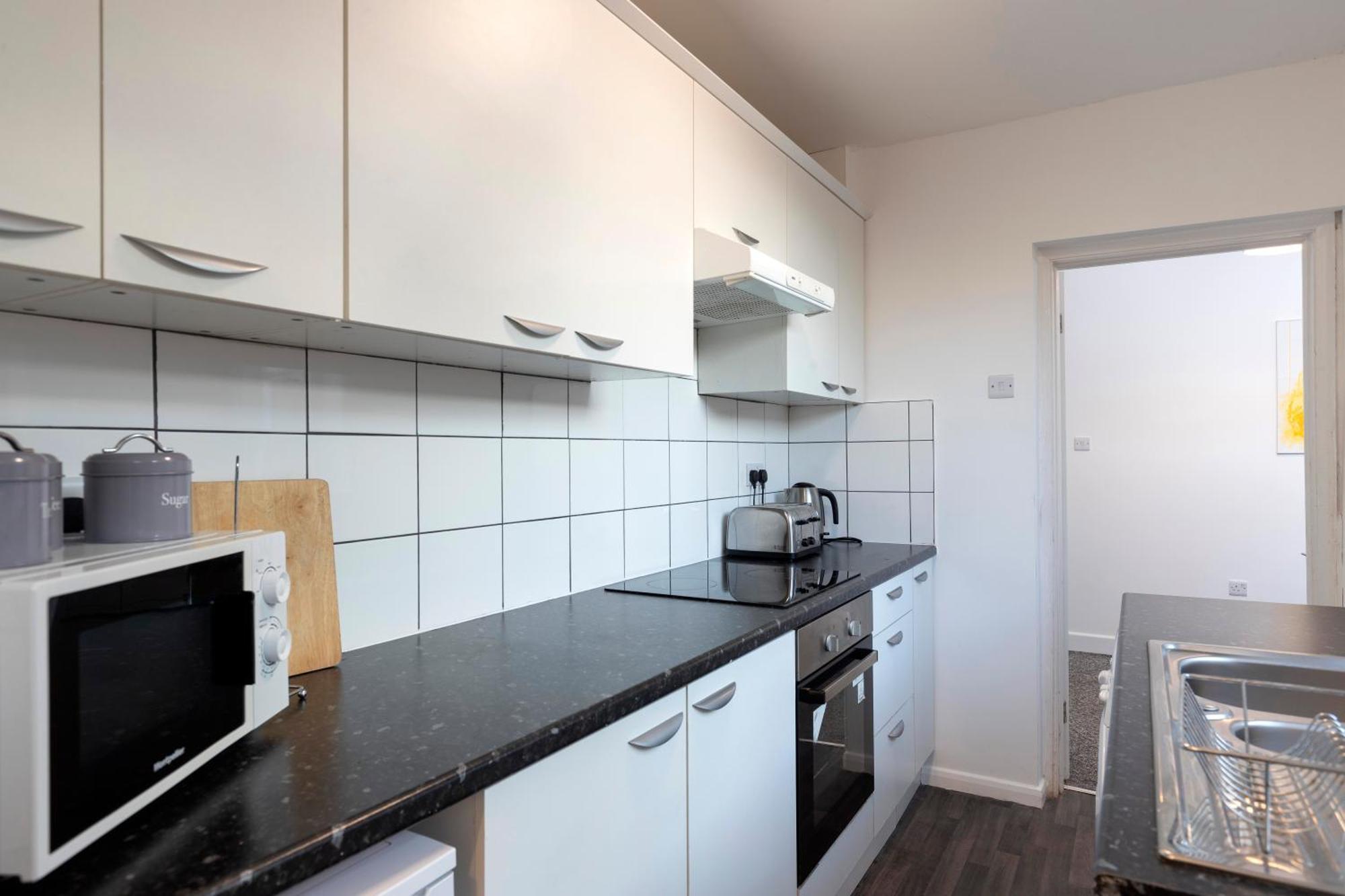 Quiet And Comfy House With 2 Bedrooms And 2 Bathrooms Super Fast Wifi And Crisp Hotel Standard White Linen Hosted By Our Home Short Stays Дарлингтън Екстериор снимка