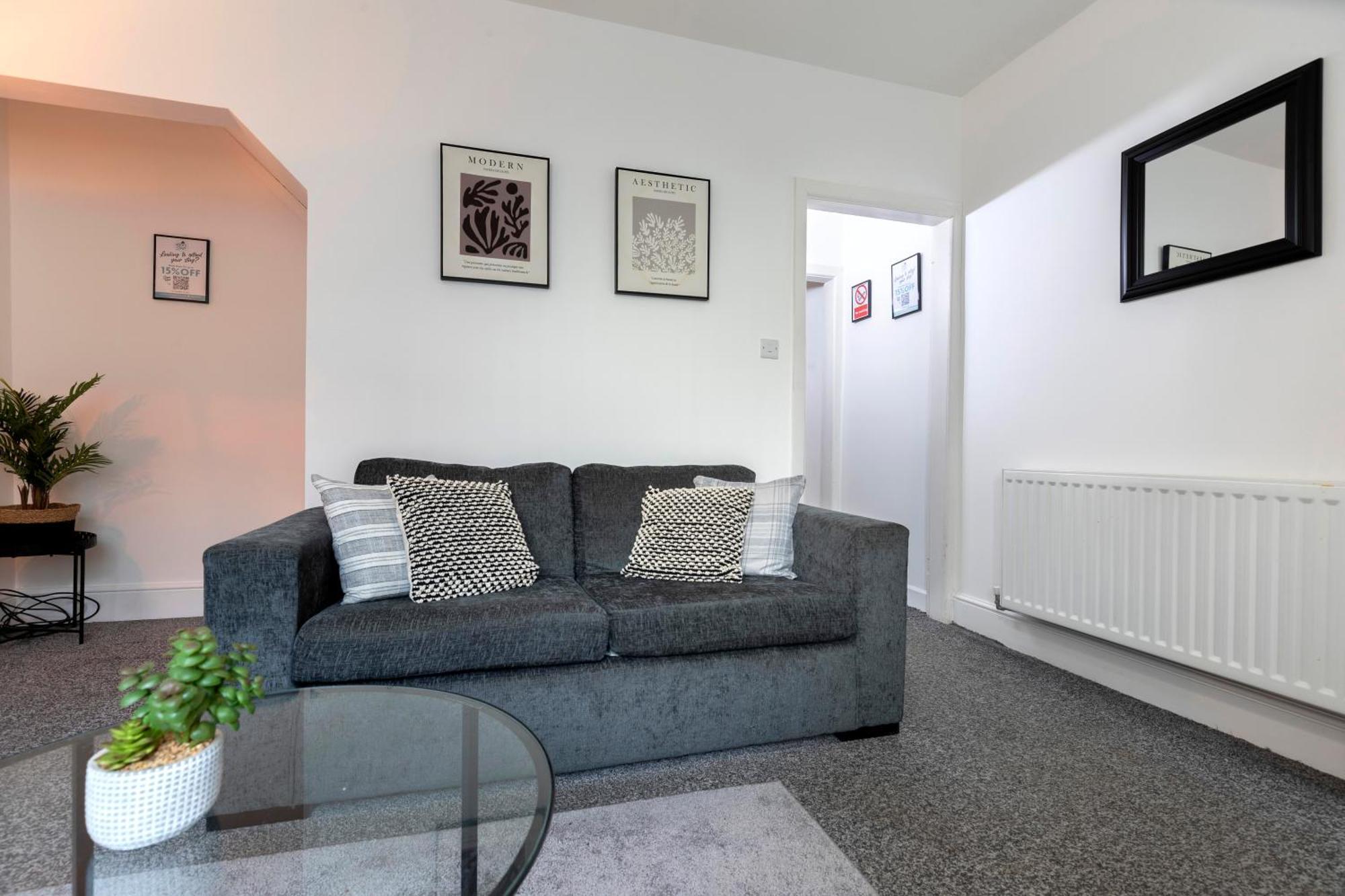 Quiet And Comfy House With 2 Bedrooms And 2 Bathrooms Super Fast Wifi And Crisp Hotel Standard White Linen Hosted By Our Home Short Stays Дарлингтън Екстериор снимка
